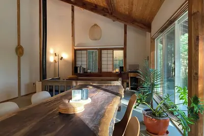 Image de Serene Japanese traditional crafted farmhouse acres of woodland.