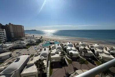 Image de Beautiful 1 bed Beachfront Oceanfront Condo Las Palmas Resort Sandy Beach