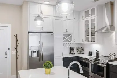 Image de Reluxme | City Center 2br Highrise w/ King Beds