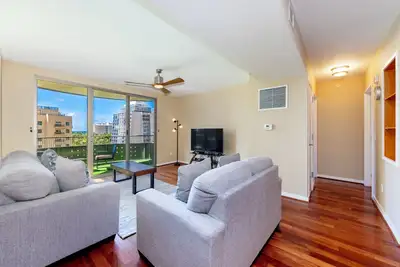 Image de Welcome to Lanikea #702. Waikiki Luxury! (30 Nights Minimum Stay)