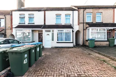 Image de Spacious 4-Bedroom Home in Southampton – Perfect for Contractors or Families