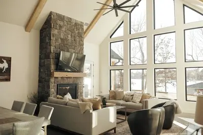 Image de Barefoot Bay Hideaway\nA Spacious Lakefront home on Lake Bob Sandlin