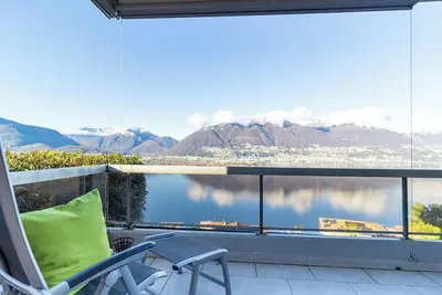 Image de Lakeside Pool Paradise