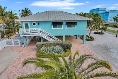 Charming 2-Br house in fabulous Marathon with Pool and Dock