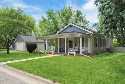 Image de Walk to Downtown Prescott Shops, Dining and Riverfront at Cardinal Cottage