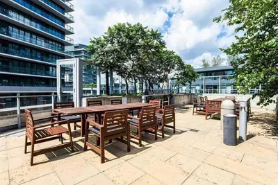 Image de Two-bedroom furnished condo unit for one month's rent in Downtown Toronto.