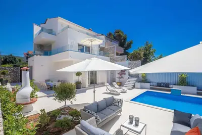 Image de Villa avec vue mer et piscine