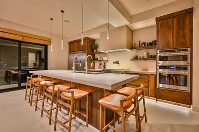 Image de Creekside Cabin: Redlight, Yoga Studio, Sauna, & Cold Plunge; 10-min to skiing