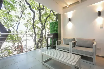 Image de Modern 2-bd Duplex in Prime SoHo Location with Spacious Balcony, Ac, WiFi