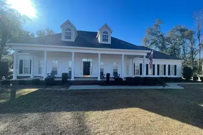 Image de 2845 Luxury modern 4-bedroom house at Indian Spring golf course in Marianna.