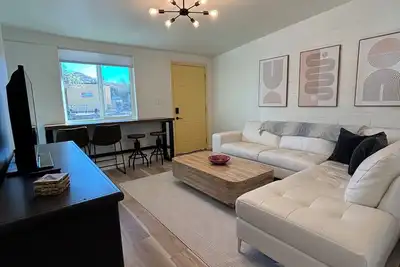 Image de Gem Show, Biking Downtown, UofA\n2-Br, 1 Bath house with Ac, Fiber Optic Internet