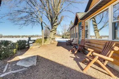 Image de Lakefront Cabin w/ Shared Beach in Cecil!