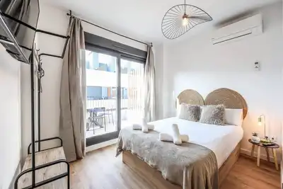 Image de Elegant Studio with Private Terrace by RentitUP