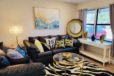 Image de Spacious 4be/2ba house with big yard in Downtown Plano