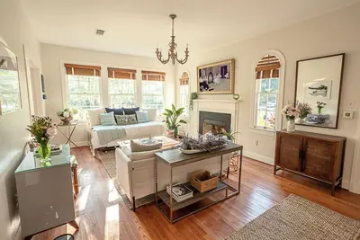 Image de The Garden District Cottage - minutes from Lsu and many of Br’s top restaurants