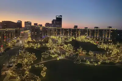 Image de Luxury condo in Midtown Crossing on 8th floor with breathtaking city park views