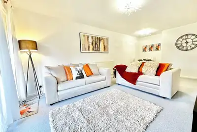 Image de Stylish Modern City Centre Flat, Family Sized with Balcony View and Free Parking
