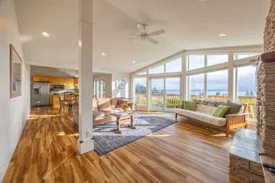 Image de Waterfront Oasis w/ Beach Access