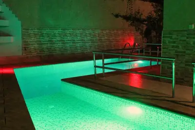 Image de Serene Villa Apartment: 4 Bedrooms with Private Pool & Garden only for geusts