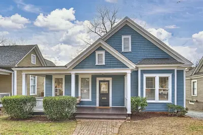 Image de Modern Blue Gem in Dilworth