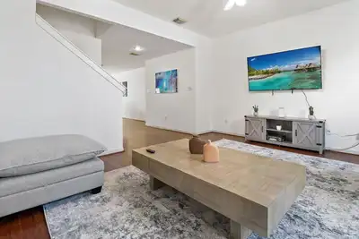 Image de Relax & Unwind: Cozy Fall Home in The Heights