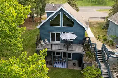 Image de Walden Haus -Lakefront Chalet- Dog Friendly & Breakfast-Ski-Golf-Bike-Hike-Swim