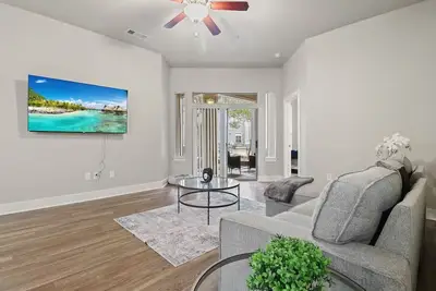 Image de Clear Lake Stay w/ Pool View: Family Friendly