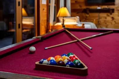 Image de A Peaceful Retreat- Hot Tub, Pool Table, Fire Pit