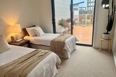 Bright, spacious apartment in Torquay