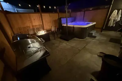 Image de Foothills Retreat with Hot Tub