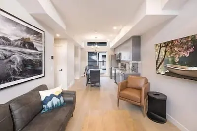 Image de Brand New Skyridge Townhome!