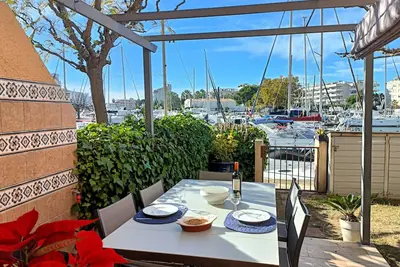 Image de Maison spacieuse à Roses : Détente, randonnée et sports nautiques