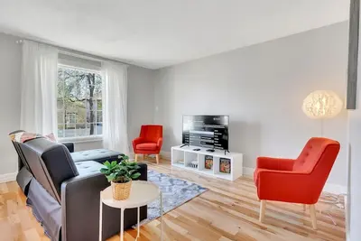 Image de Cynthia - Spacious 4-Bdrm | Sleeps 8 | Central