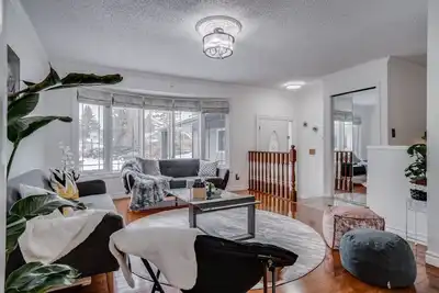 Image de Wesley -Large 5bdrm 3 baths home, minutes to Wem!