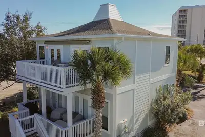 Image de Beautiful 2-bedroom Villa - Private Beach Access - Pool - Fishing Pier\n