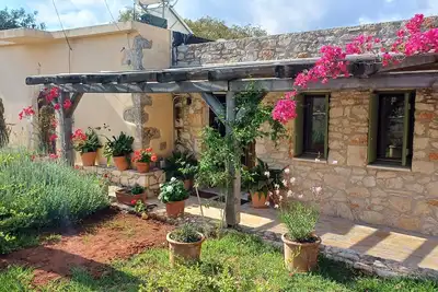Image de Maison traditionnelle rénovée avec piscine