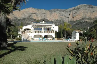 Image de Spanish villa with private pool, garden, air conditioning, terraces. Family-friendly.
