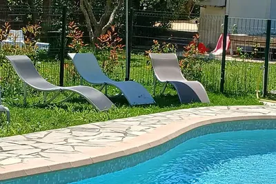 maison au fond d'une impasse, à proximité du centre historique d'Uzès
