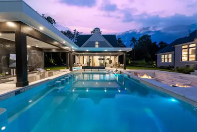 Image de Dennis Family Retreat: Private Pool, Sauna & Beach Fun!