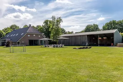 Image de Luxury group accommodation with hot tub