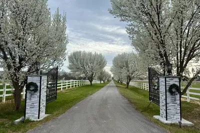 Private 3br Farmhouse on Estate with Event Space, Horses, Trails, Ponds & Orchard