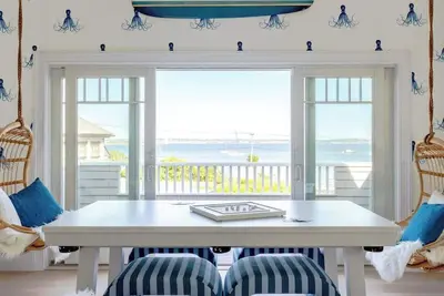 Image de Island Escape by Stay Newport