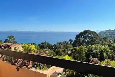 Image de 2 Pieces Vue Mer Exceptionnelle 5 mn  A Pied Plage Et Village Rayol (Var)