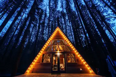Image de Iconic Tye Haus A-Frame: Hot Tub, 15min to Stevens