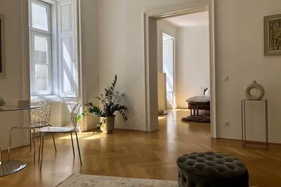 Image de Elegant living: 130 sqm of Charm, Ideal Location, Style and Functionality