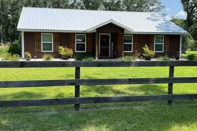 Image de Cozy 2-bedroom, 2-bathroom retreat near Hits and the World Equestrian Center.
