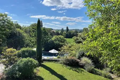Image de Stunningly stylish family venue with huge Iiving space, pool & outdoor kitchen