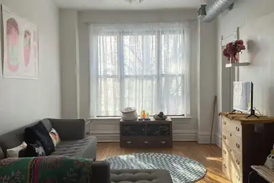 Image de Chic 2-bedroom with Ac, WiFi, in terrific Chicago neighborhood of Wicker Park.