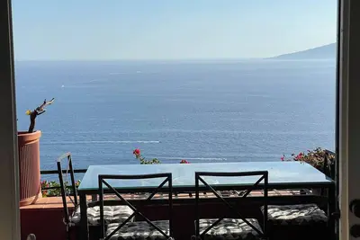 Image de The terrace by the sea