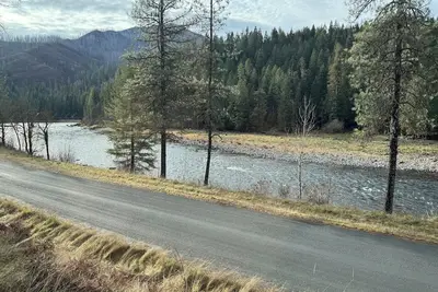 Image de 6-bedroom cabin on the Selway River with Ac, WiFi. Enjoy nature
